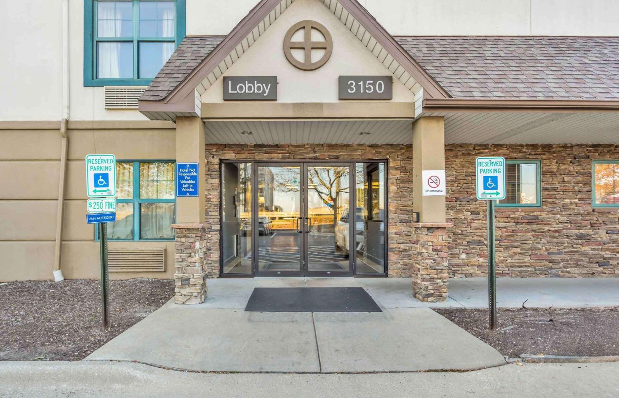 Extended Stay America Select Suites - Chicago - Даунерс-Гров Экстерьер фото