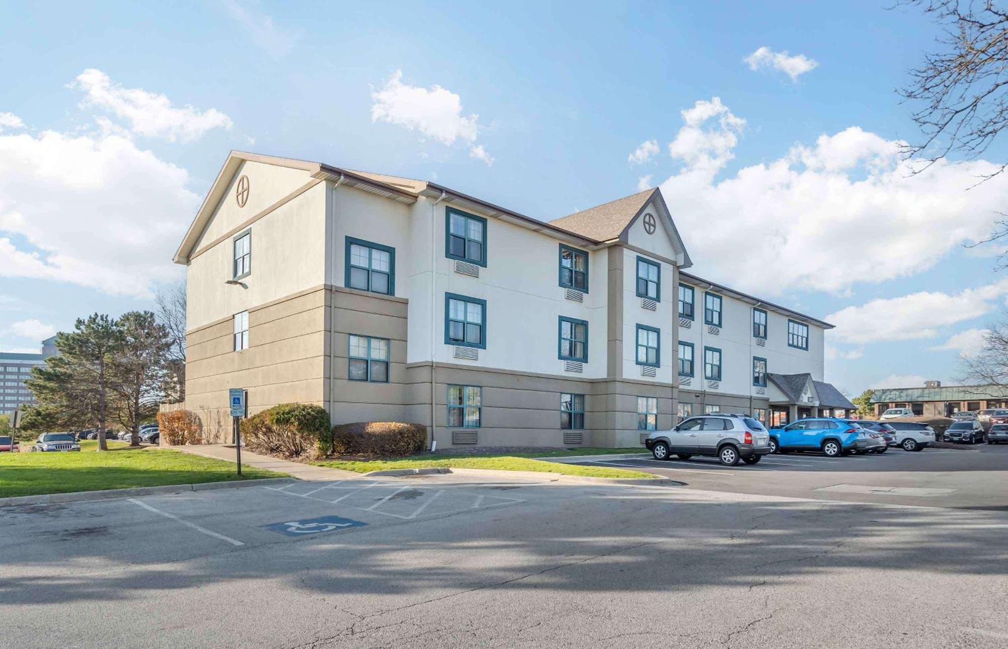 Extended Stay America Select Suites - Chicago - Даунерс-Гров Экстерьер фото