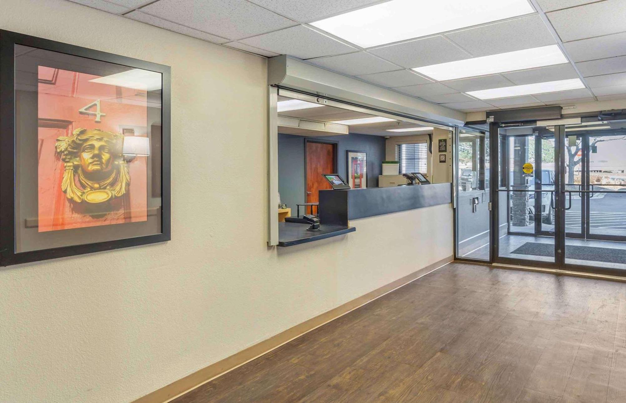 Extended Stay America Select Suites - Chicago - Даунерс-Гров Экстерьер фото