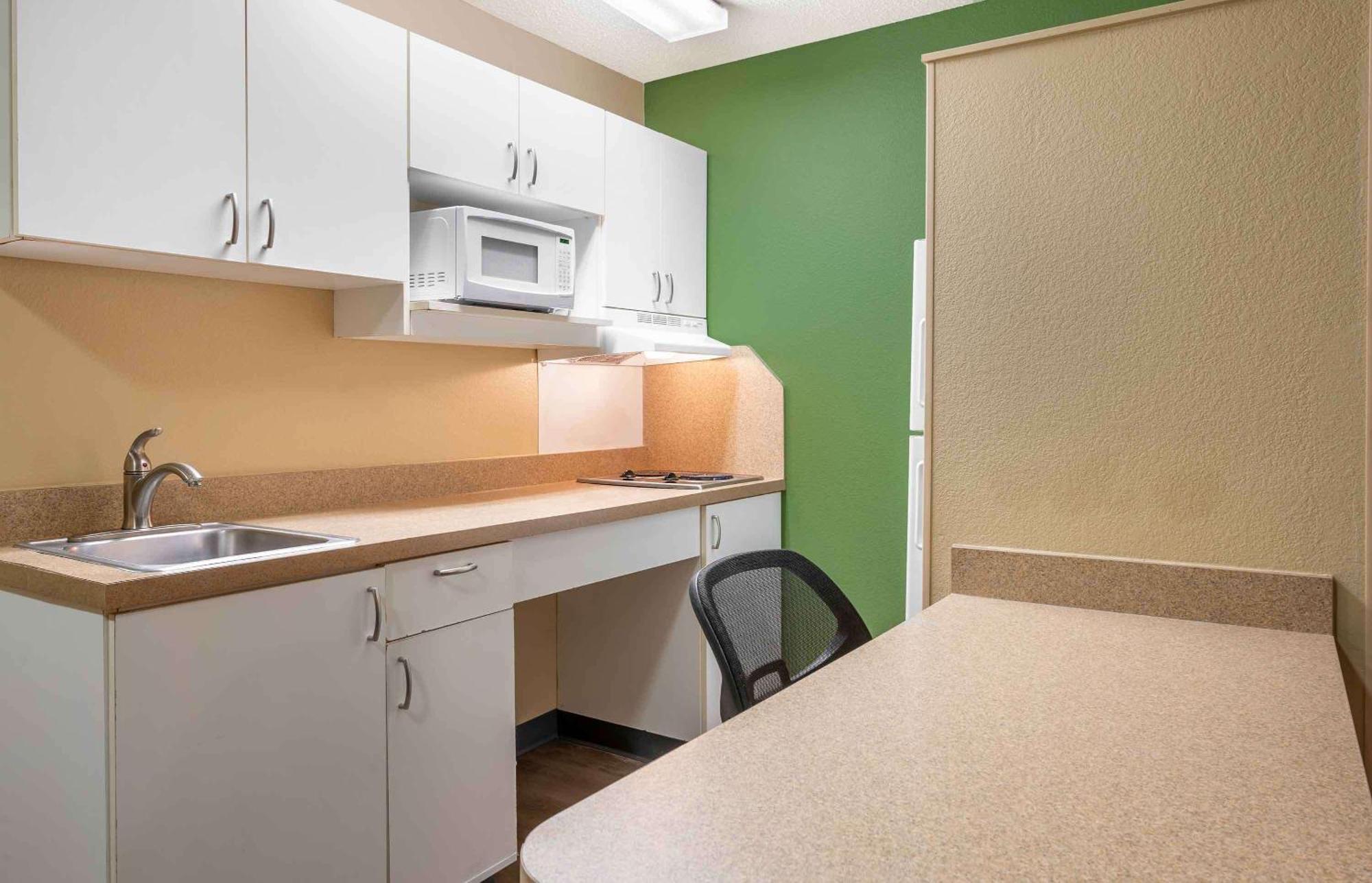 Extended Stay America Select Suites - Chicago - Даунерс-Гров Экстерьер фото