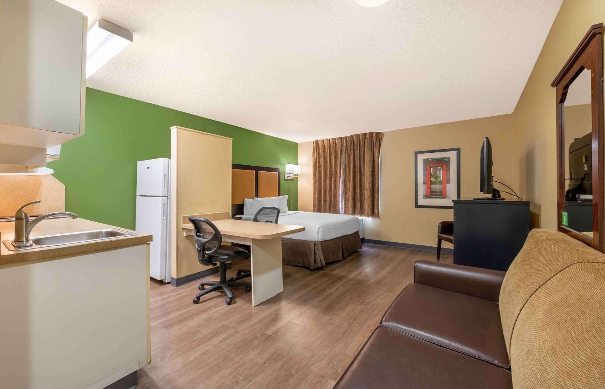 Extended Stay America Select Suites - Chicago - Даунерс-Гров Экстерьер фото
