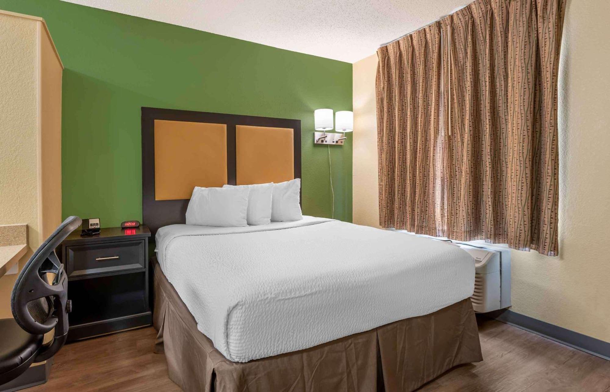 Extended Stay America Select Suites - Chicago - Даунерс-Гров Экстерьер фото