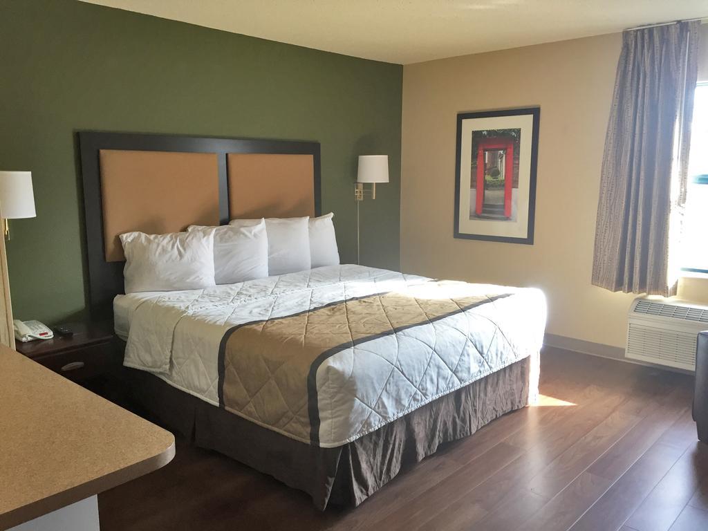 Extended Stay America Select Suites - Chicago - Даунерс-Гров Экстерьер фото