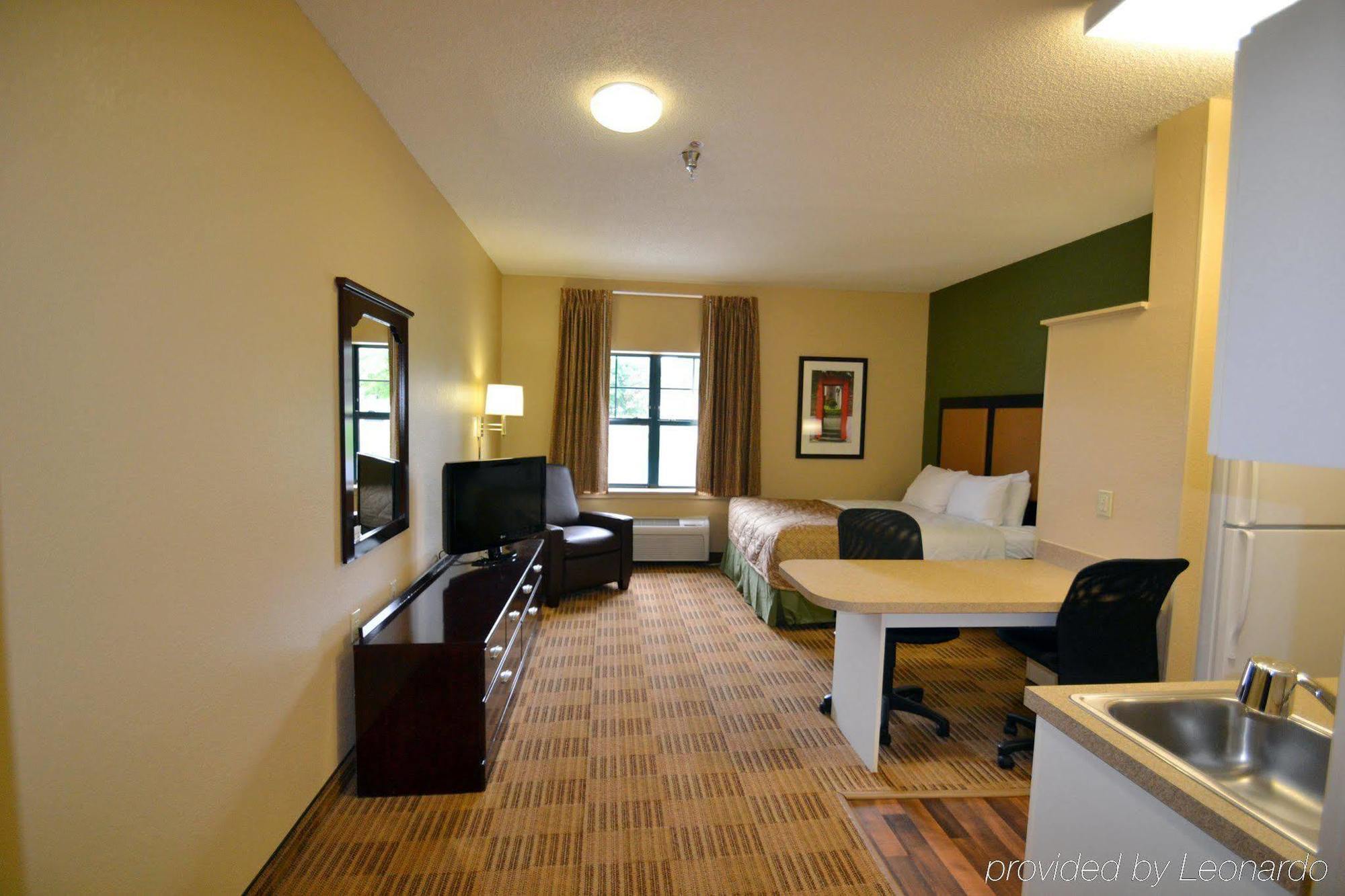 Extended Stay America Select Suites - Chicago - Даунерс-Гров Экстерьер фото